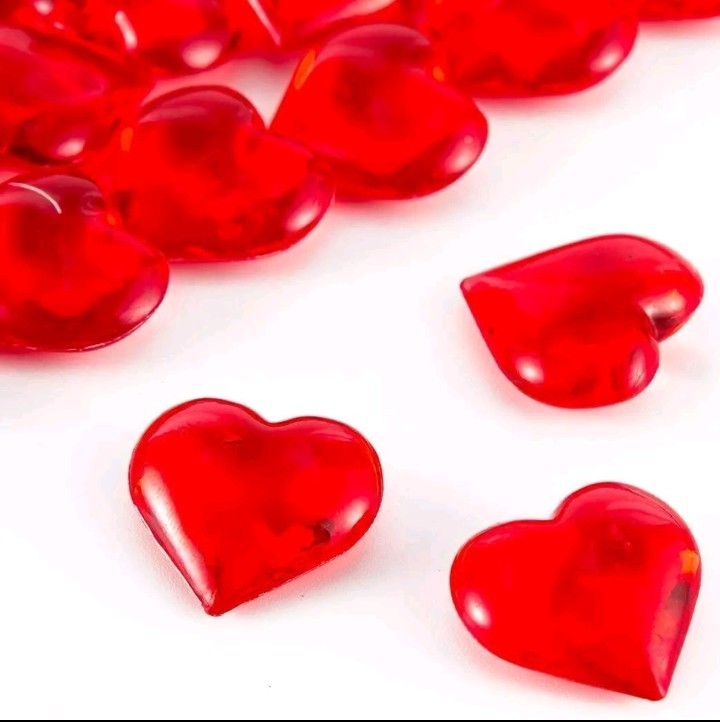 VALENTINES DAY ACRYLIC HEARTDECORATIONS 75G