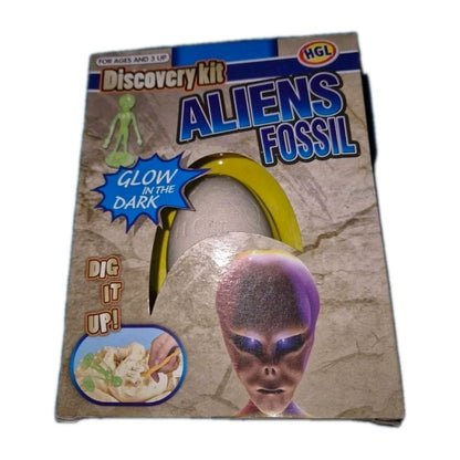 Aliens Fossil Discovery Kit - Dig It Up Glow in the Dark Alien Toy - Kids Scienc