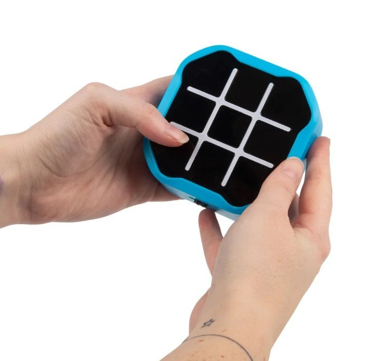 ELECTRONIC TIC TAC TOE GAME BLUE - NORTS AND CROSSES 